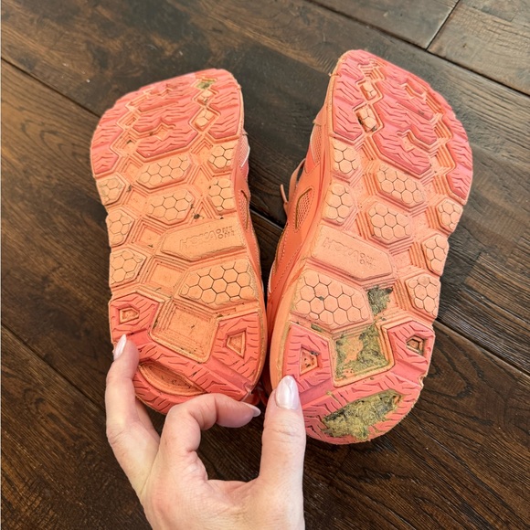 Hoka One Clifton L Orange Coral Athletic Shoes Size 10 - Picture 8 of 13